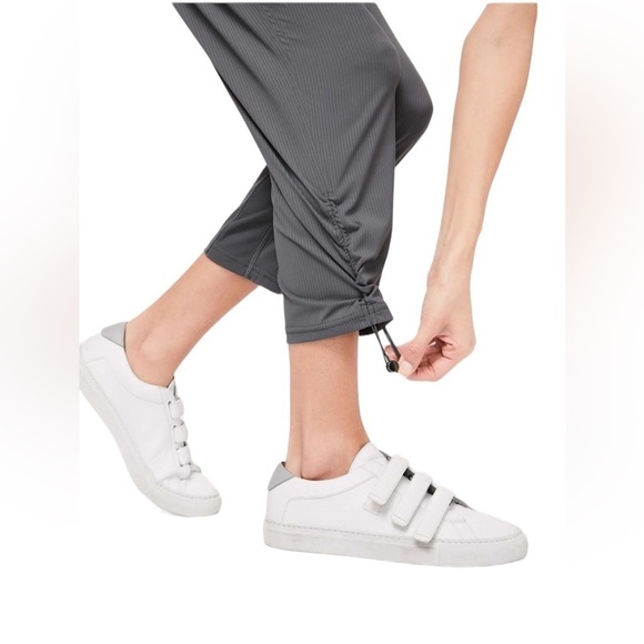 Lululemon Crop Studio Joggers Size 4 Gray Pants - Picture 2 of 11